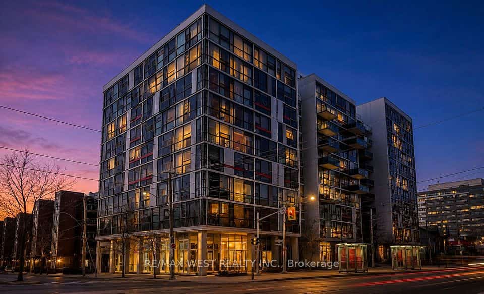 60 Bathurst Street #401, Toronto, ON M5V 2P4