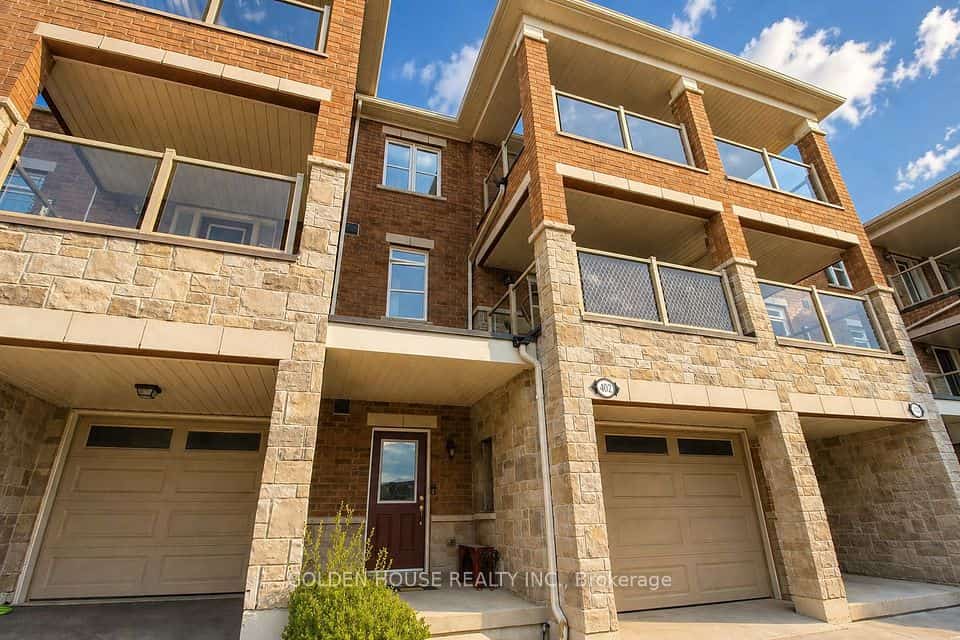 2540 William Jackson Drive #402, Pickering, ON L1X 0E4
