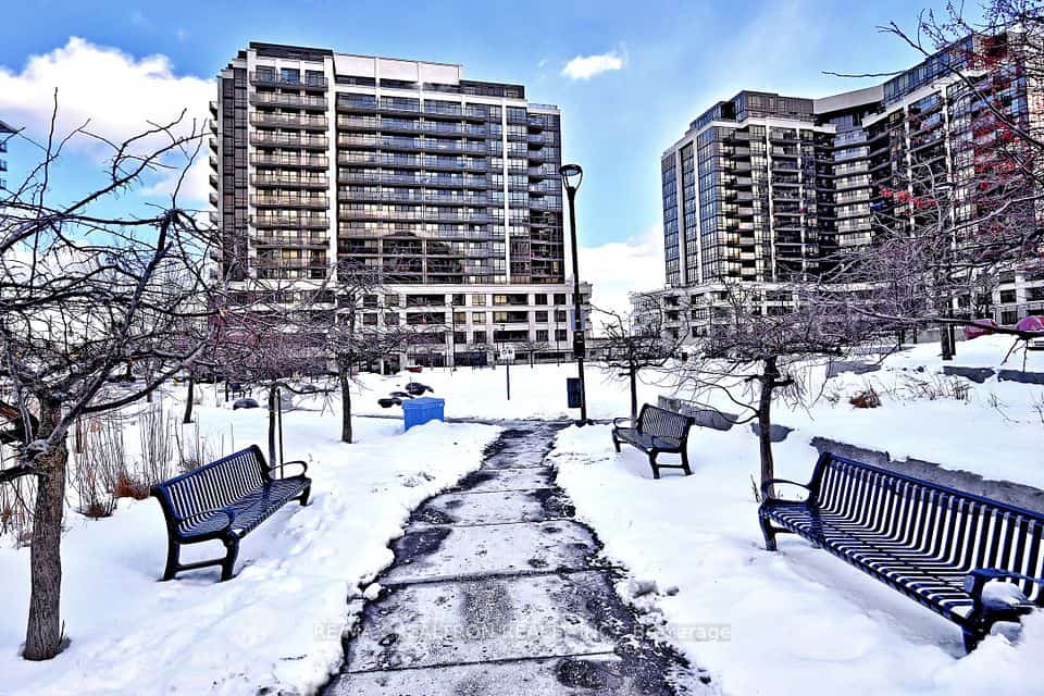 1 De Boers Drive #814, Toronto, ON L4J 6X1