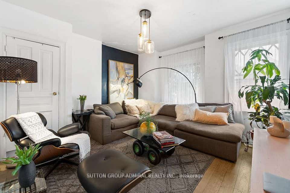 40 Claremont Street, Toronto, ON M6J 2M5