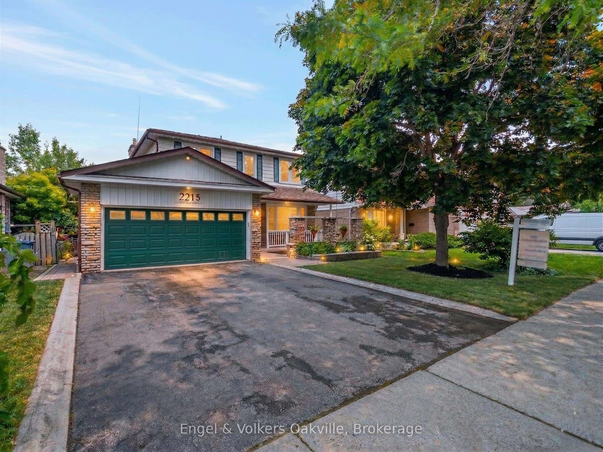 2215 Springfield Court, Mississauga, ON L5K 1V3