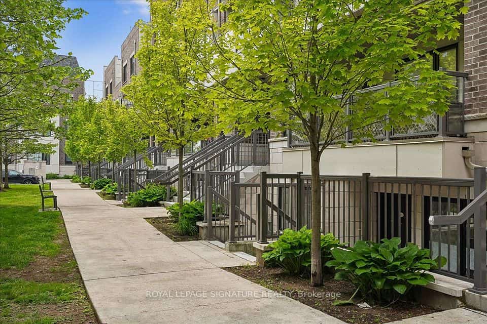 8 E Drummond Street #420, Toronto, ON M8V 1Y8