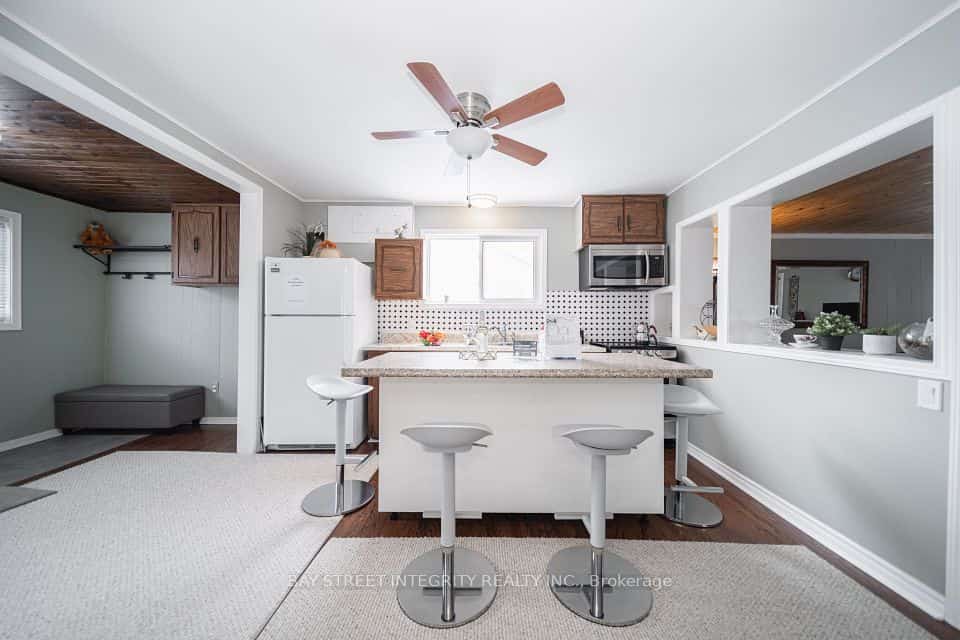 74 De La Salle Boulevard, Georgina, ON L0E 1S0