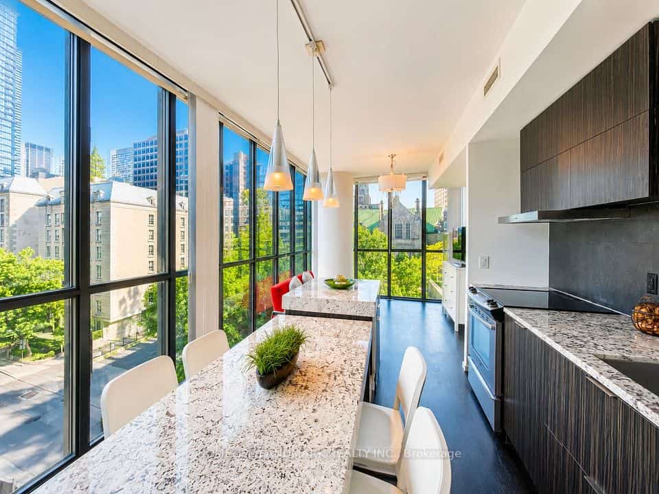 101 Charles Street E #606, Toronto, ON M4Y 0A9