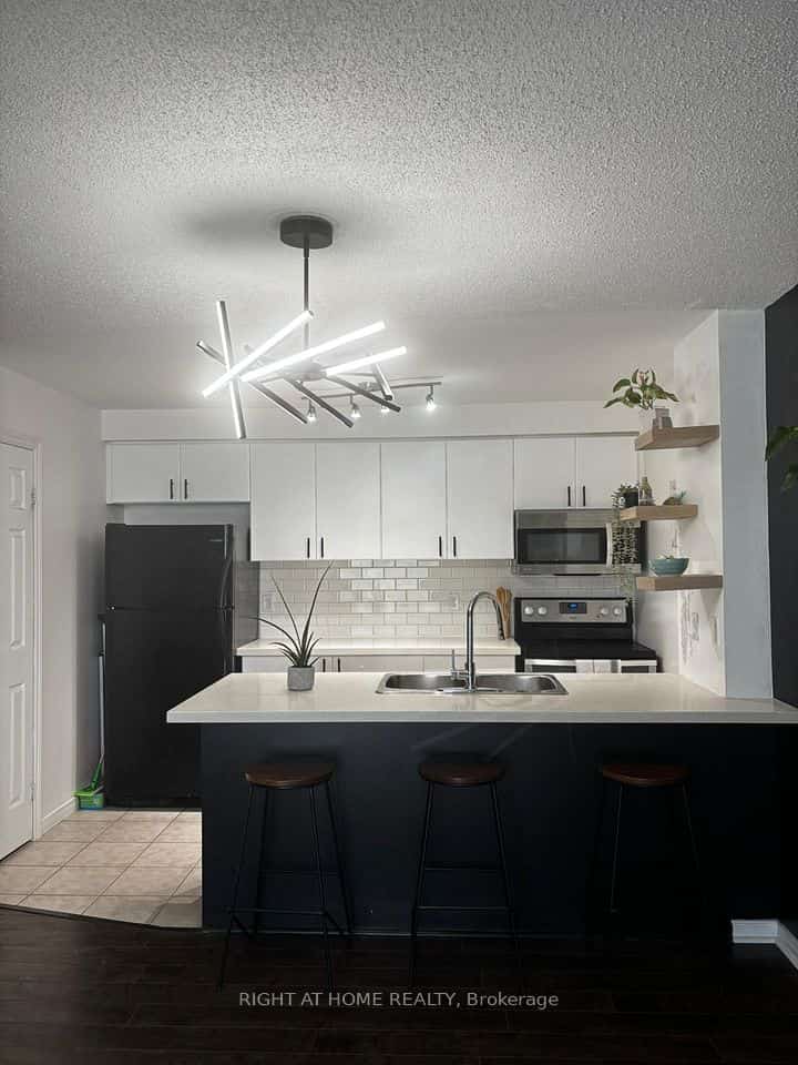 91 Aspen Springs Drive #302, Clarington, ON L1C 5J9