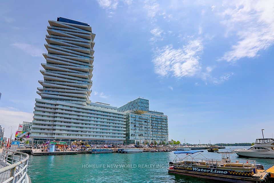 15 Queens Quay E #1906, Toronto, ON M5E 0C5