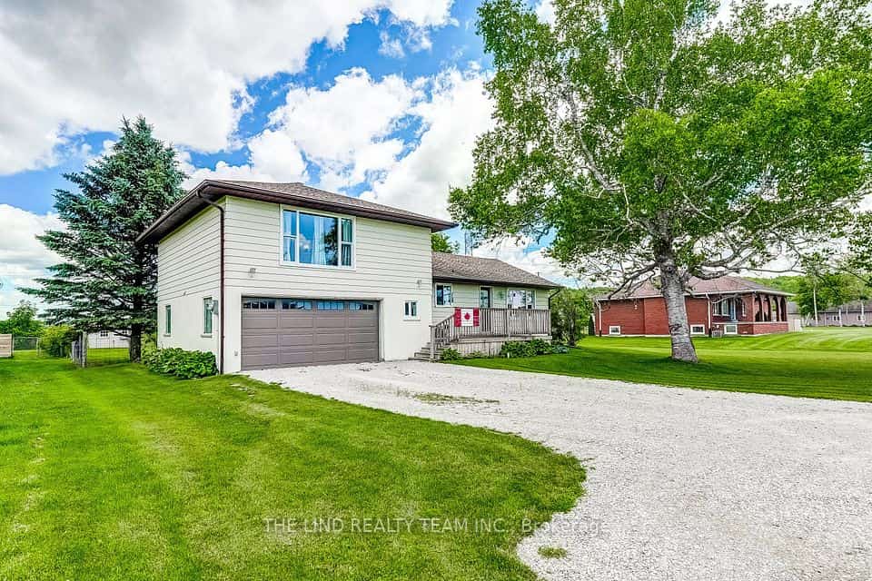 19505 Bathurst Street, East Gwillimbury, ON L3Y 4V9