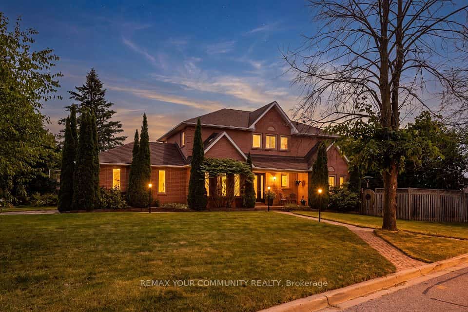 68 Autumn Way, Aurora, ON L4G 4P4