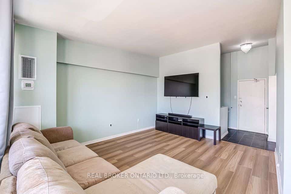 4060 Lawrence Avenue E #402, Toronto, ON M1E 4V4