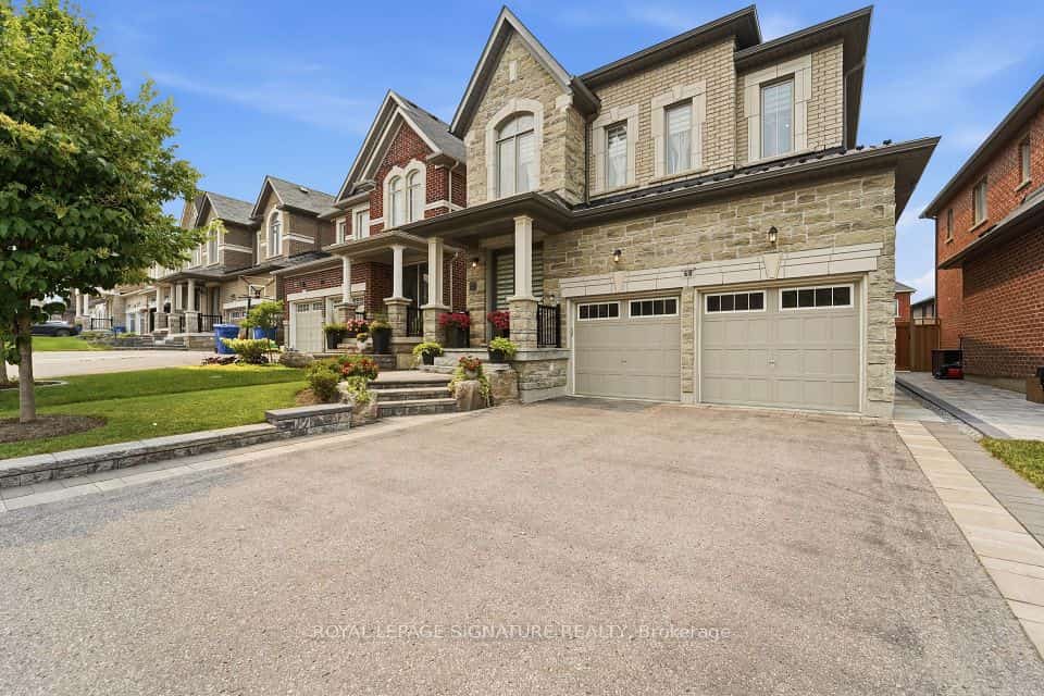 68 Duggan Street, Aurora, ON L4G 0Y8