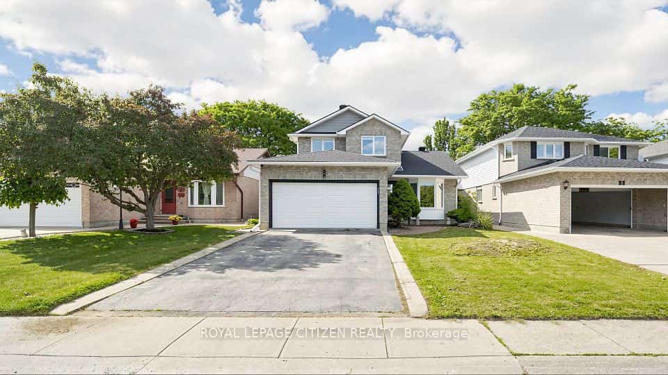 27 Emperor Avenue, Hamilton, ON L9B 2E6