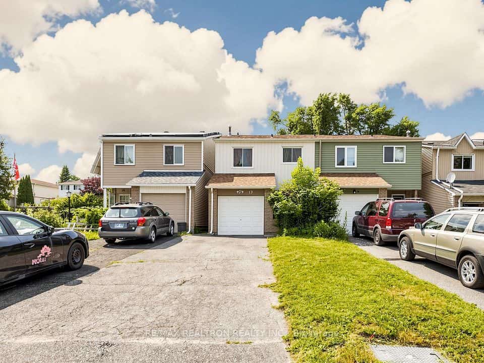 12 Robin Court, Barrie, ON L4M 5M1