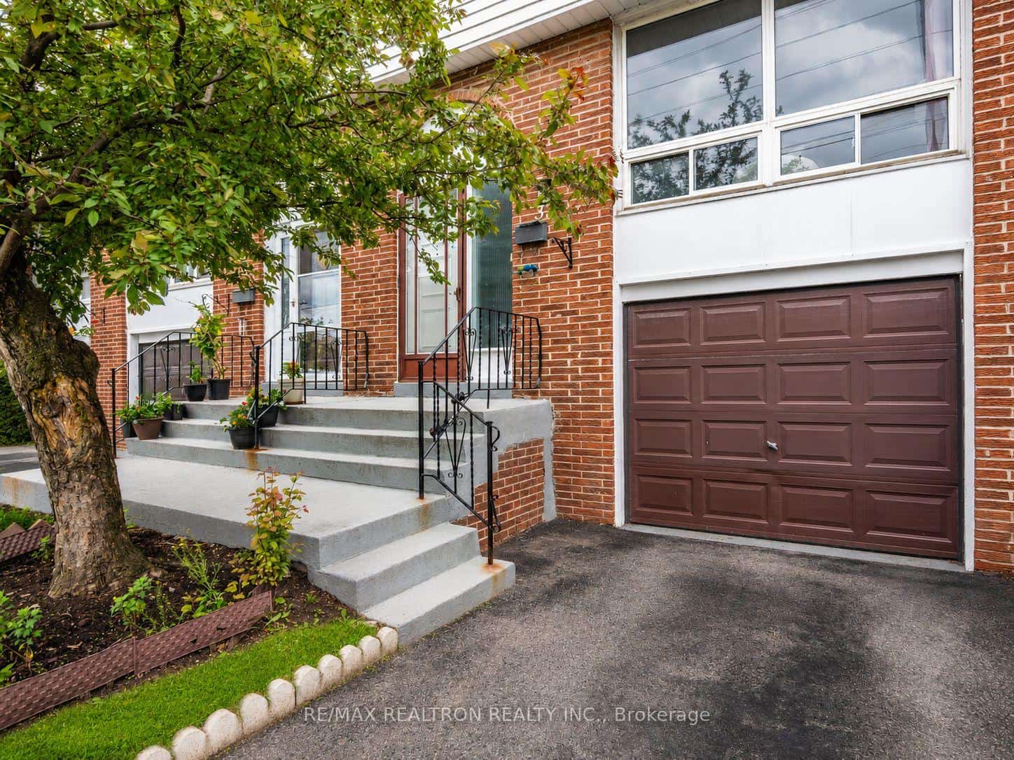 7500 Goreway Drive #37, Mississauga, ON L4T 3C7