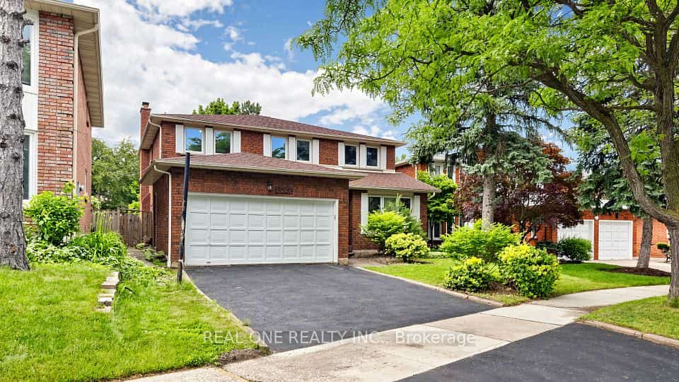 2027 Roy Ivor Crescent, Mississauga, ON L5L 3N7