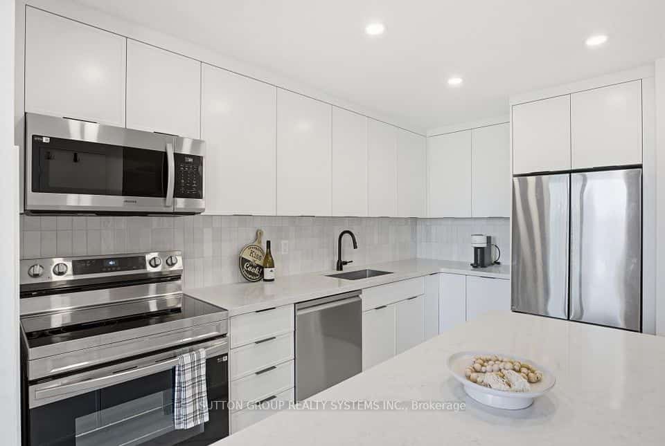 60 Southport Street #304, Toronto, ON M6S 3N4