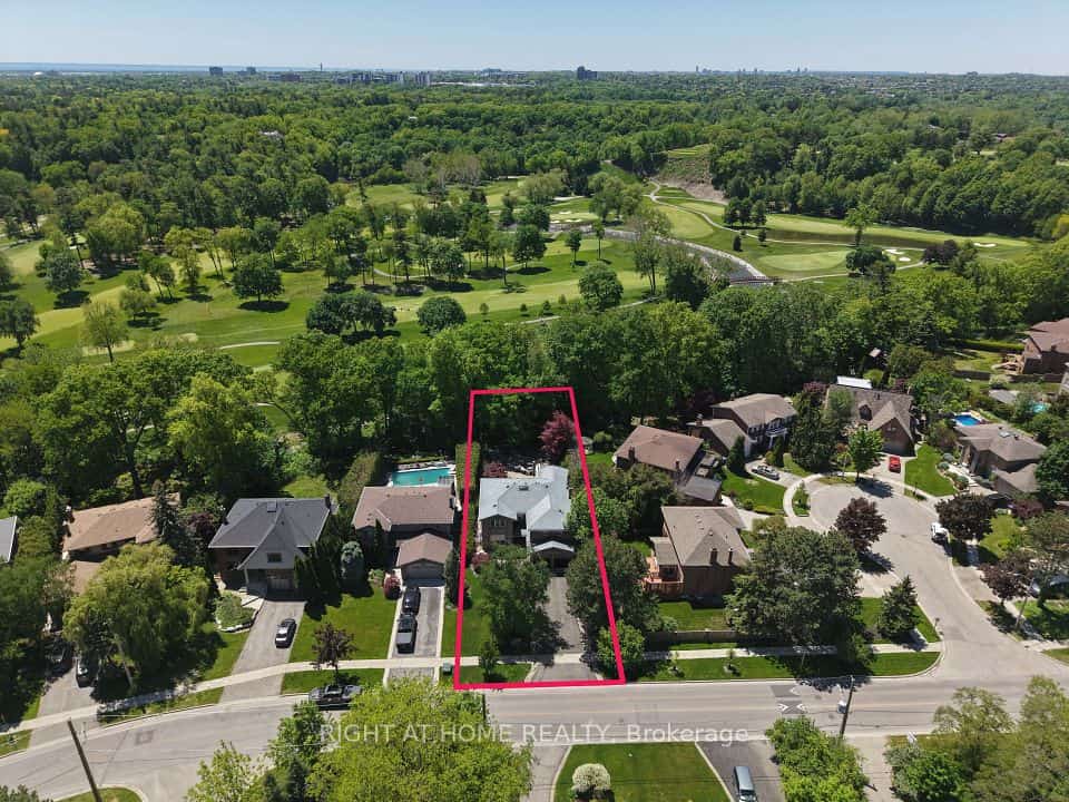 2428 Old Carriage Road, Mississauga, ON L5C 3G4