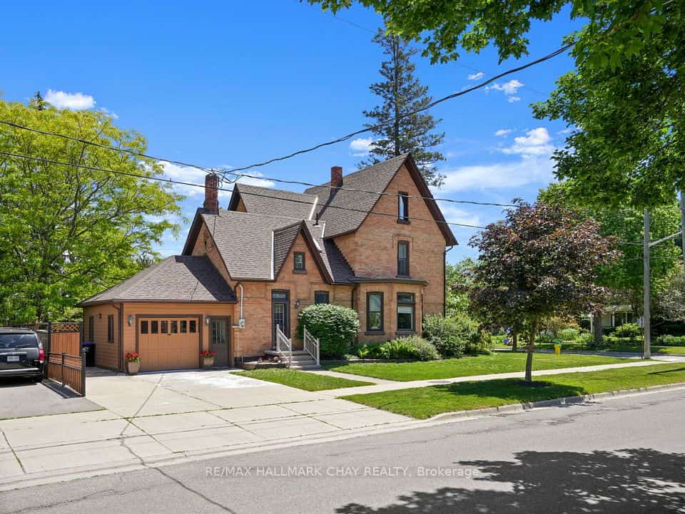 102 Wellington Street E, New Tecumseth, ON L9R 1G7
