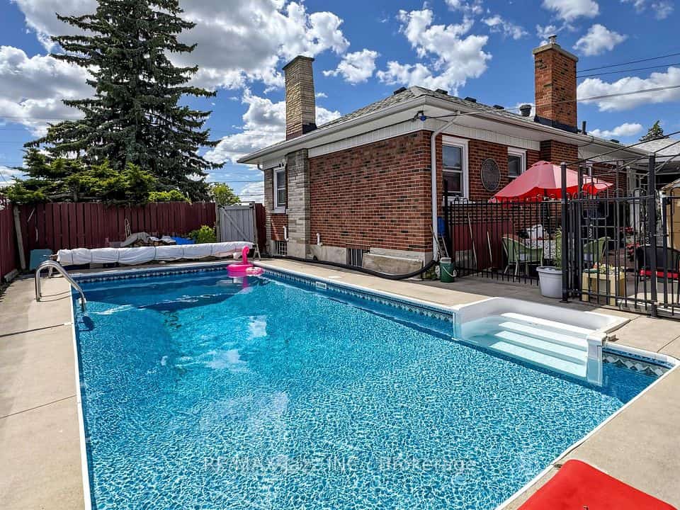 83 Stevenson Road N, Oshawa, ON L1J 5M4