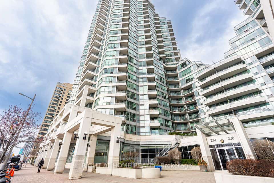 230 Queens Quay W #918, Toronto, ON M5J 2Y7