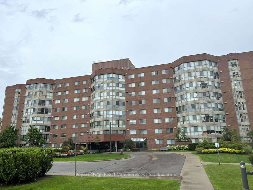 5 Weldrick Road W #611, Richmond Hill, ON L4C 8S9