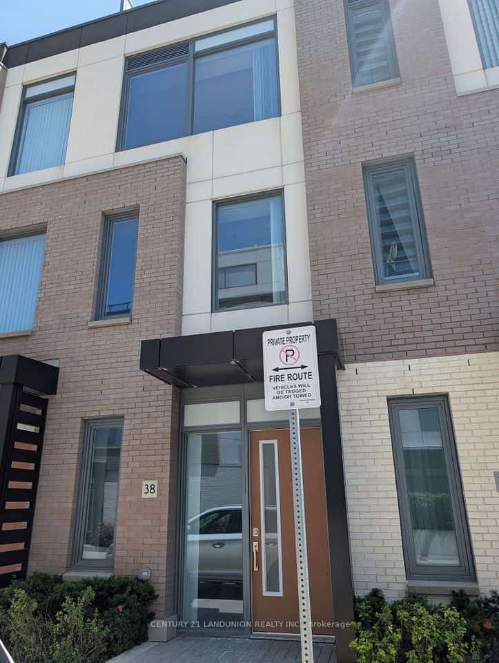 1050 Portage Parkway #38, Vaughan, ON L4K 0K3