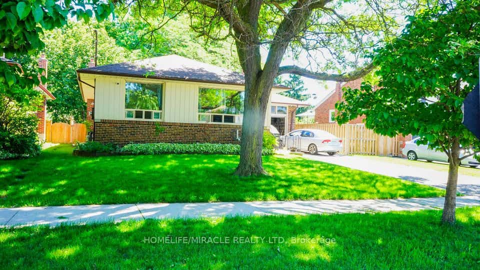 19 Amberwood Road, Toronto, ON M9B 5S4
