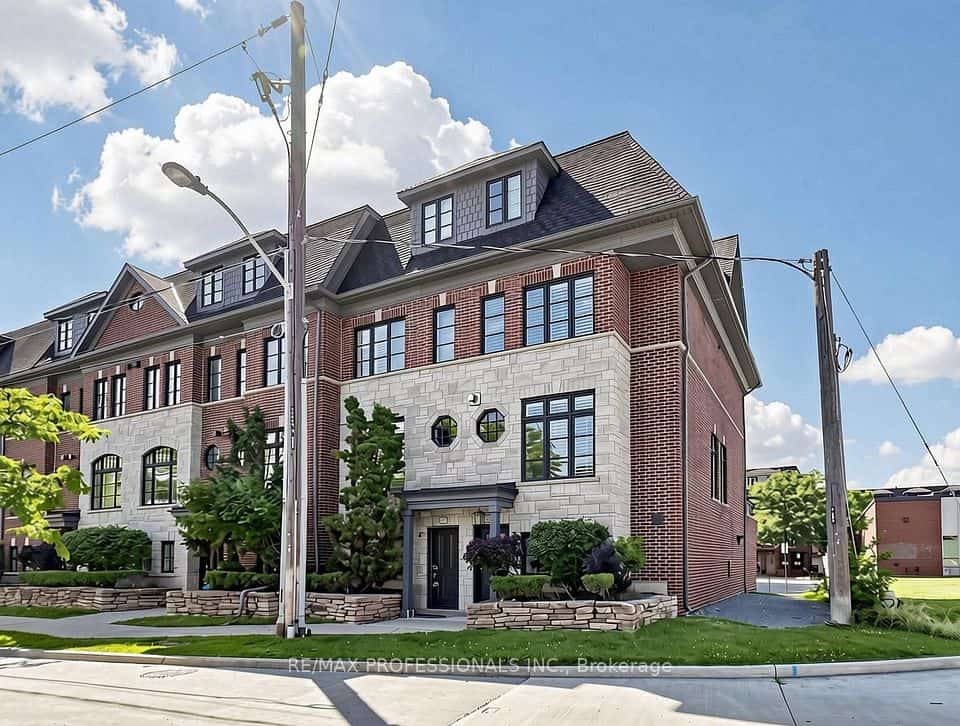 839C Oxford Street, Toronto, ON M8Z 0B3