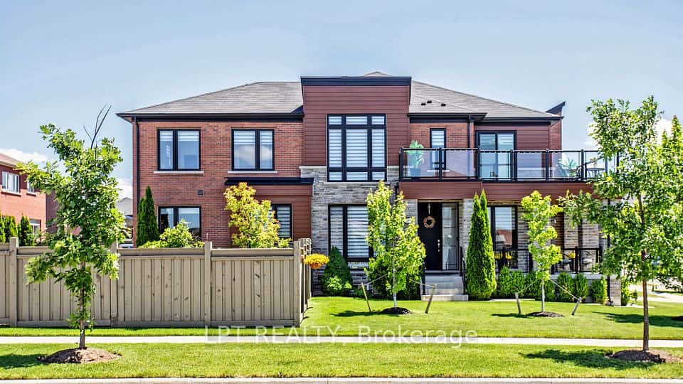 241 Holladay Drive, Aurora, ON L4G 0Z4