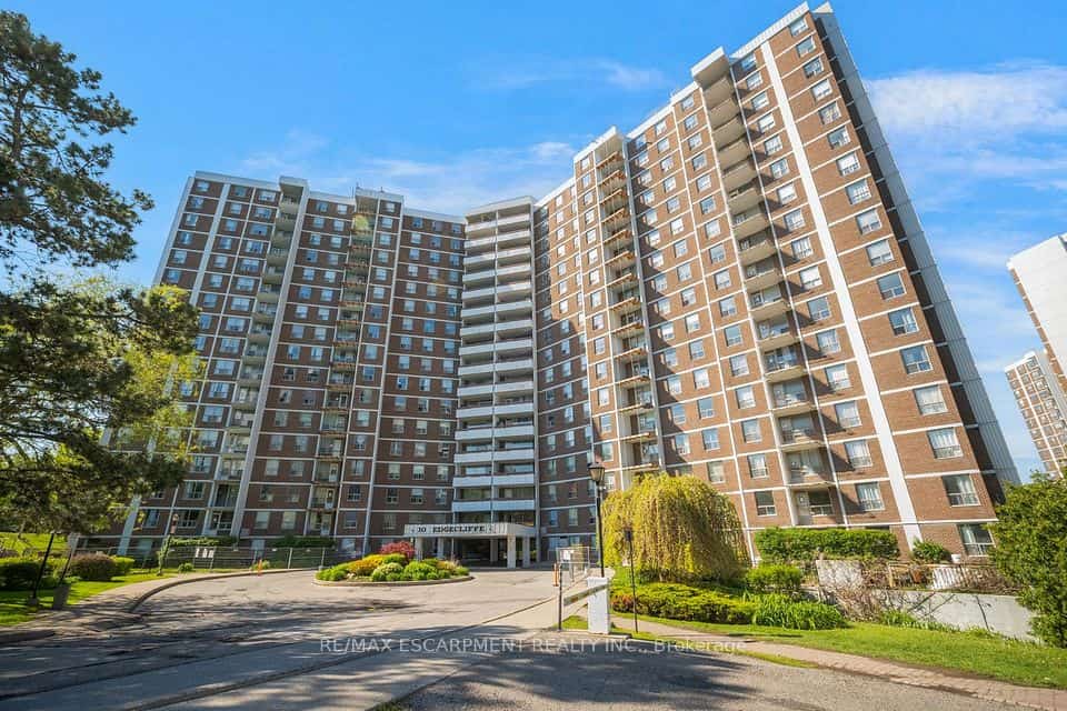 10 Edgecliff Golfway #206, Toronto, ON M3C 3A3
