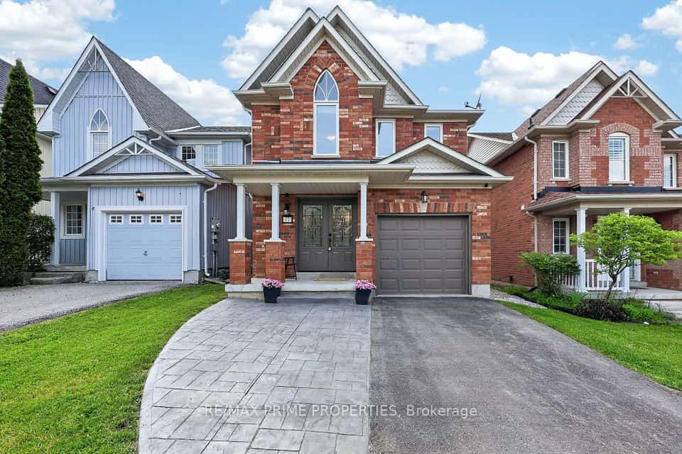 77 Margaret Graham Crescent, East Gwillimbury, ON L0G 1M0