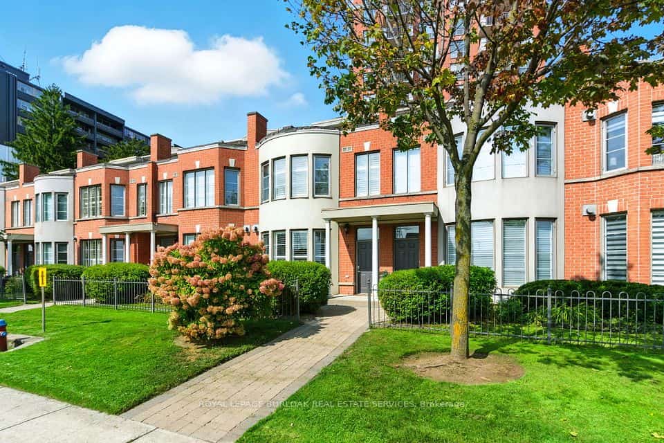 442 Maple Avenue, Burlington