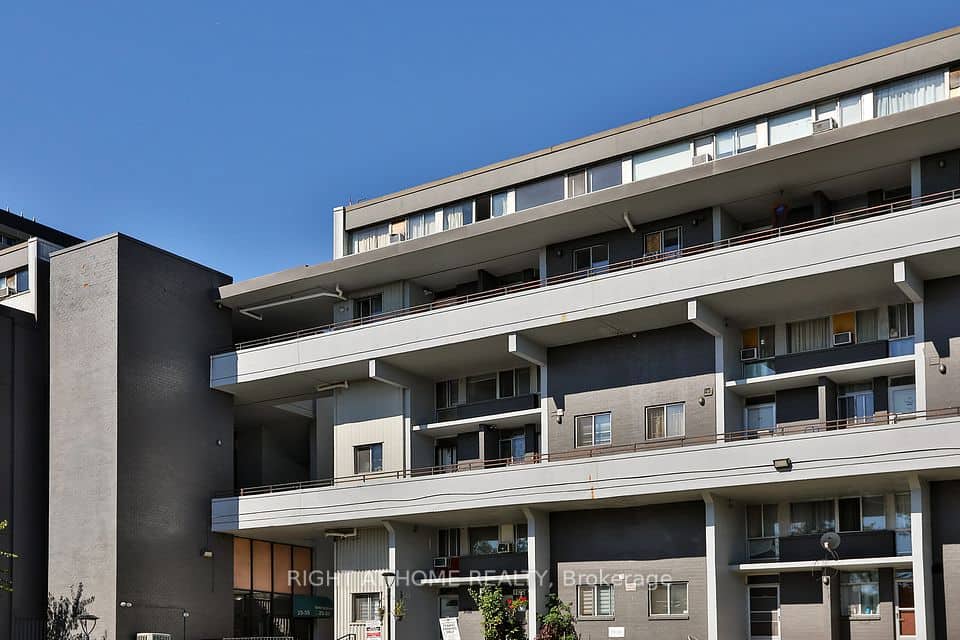 35 Sunny Glenway, Toronto