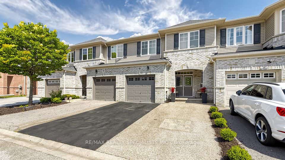 3275 Stalybridge Drive #10, Oakville, ON L6M 0L2