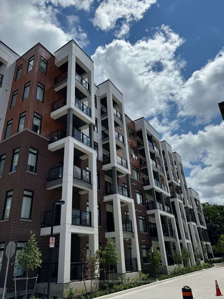 135 Canon Jackson Drive #305, Toronto, ON M6M 0C4