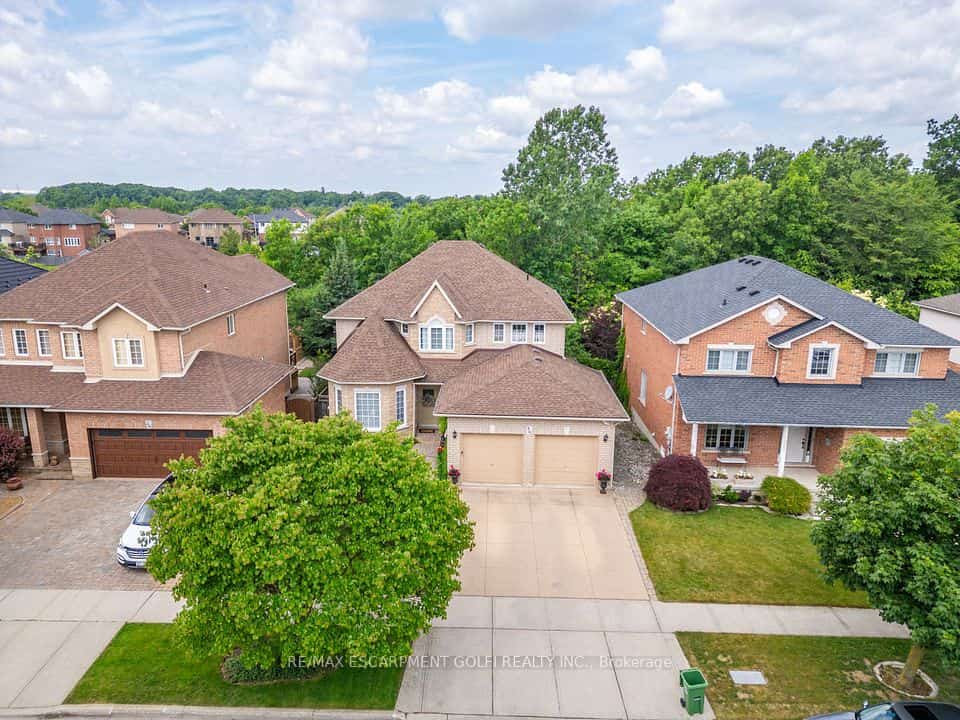 26 Shadetree Crescent, Hamilton, ON L8J 3X2