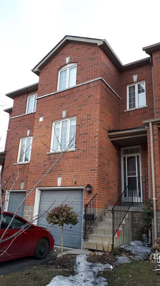 120 Railroad Street #4, Brampton, ON L6X 5A1