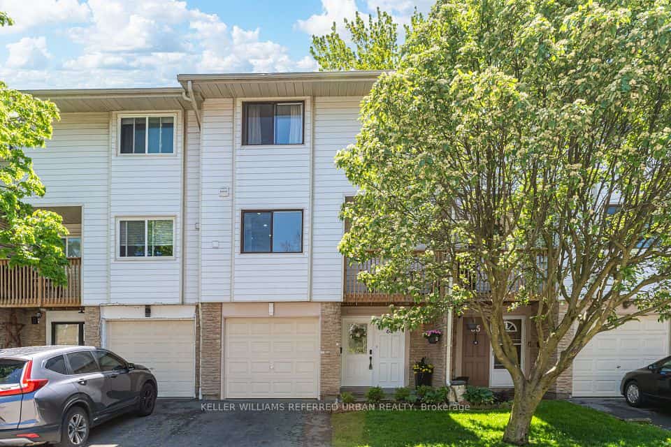 6540 Falconer Drive #64, Mississauga, ON L5N 1M1