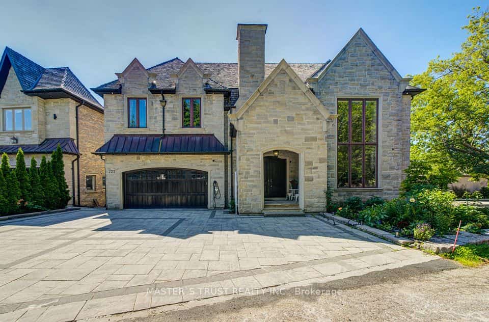727 Sunset Beach Road, Richmond Hill, ON L4E 3G2