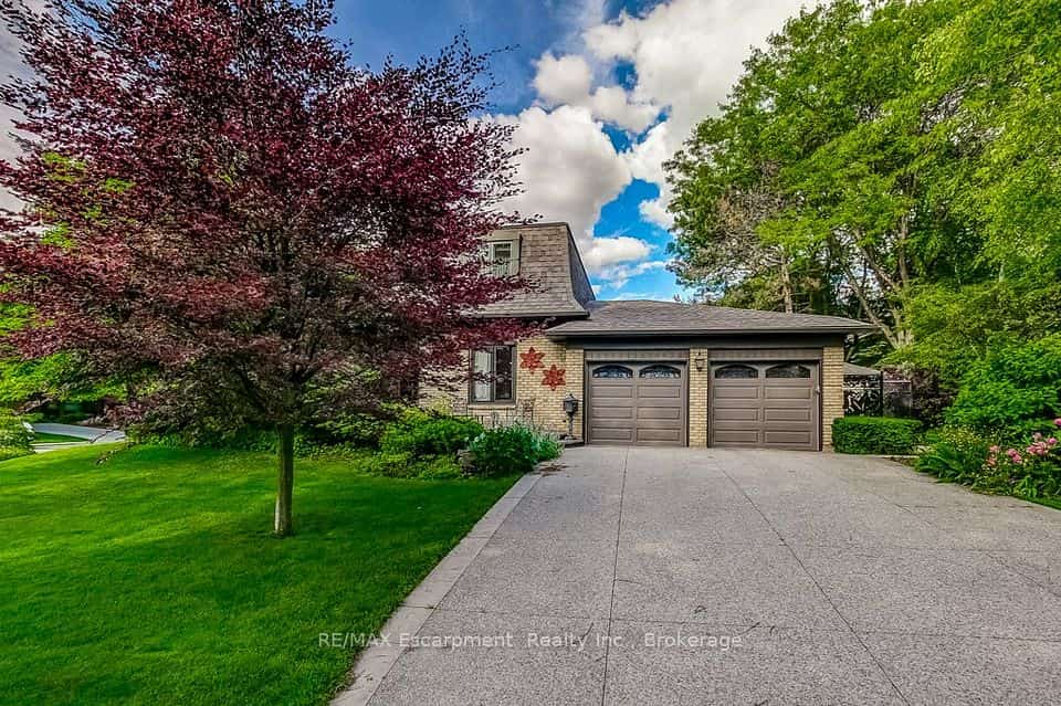215 Briar Hill Crescent, Hamilton, ON L9G 3M9