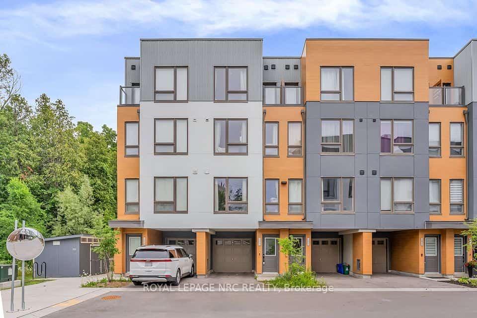 1670 Pleasure Valley Path, Oshawa, ON L1G 0E3