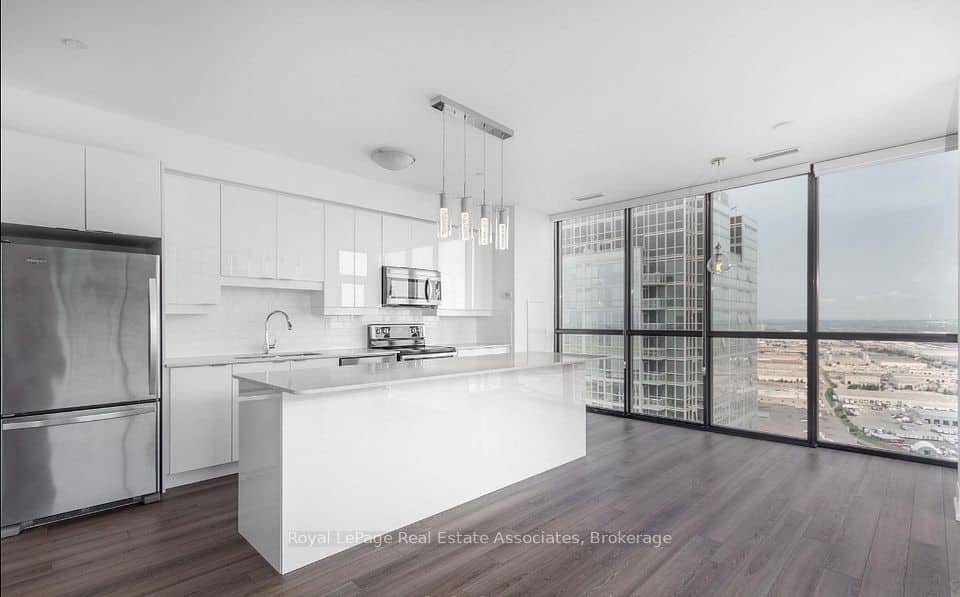 2910 Hwy 7, Vaughan
