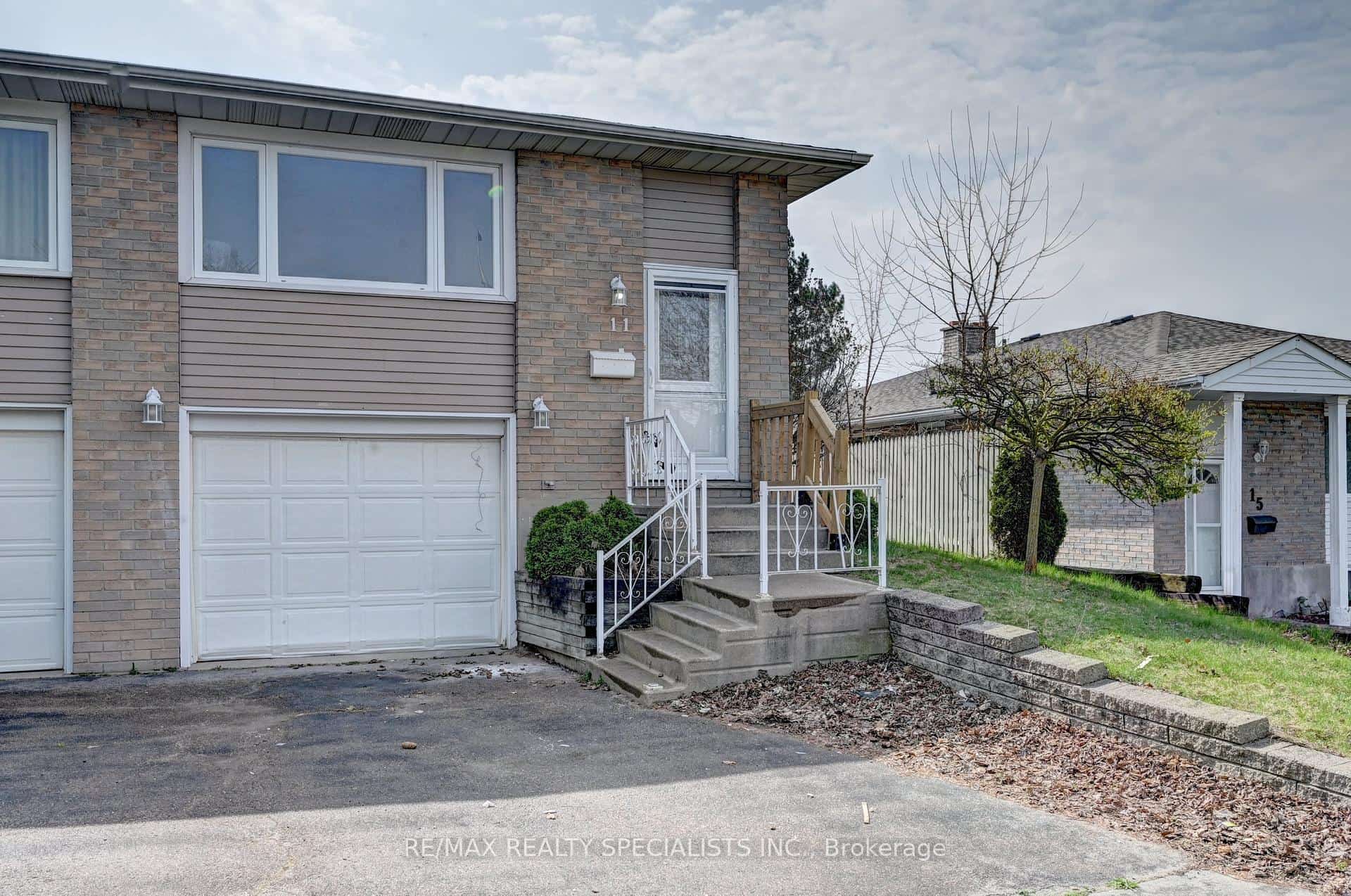 11 Dinison Crescent, Kitchener, ON N2E 2W3