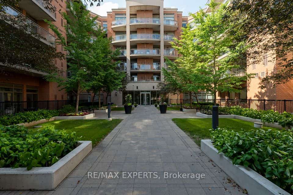 281 Woodbridge Avenue #301, Vaughan, ON L4L 0C6