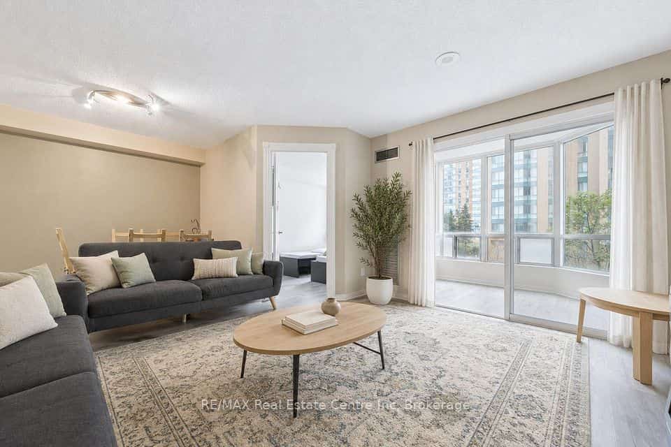 155 HILLCREST Avenue #302, Mississauga, ON L5B 3Z2