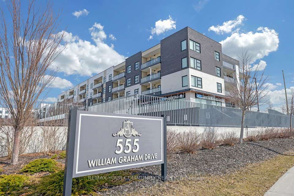 555 William Graham Drive #PH401, Aurora, ON L4G 3H9