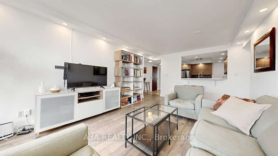 5765 Yonge Street #905, Toronto, ON M2M 4H9