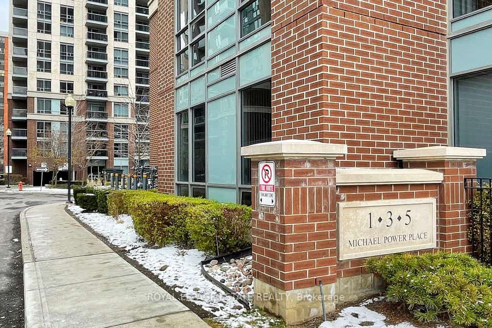 3 Michael Power Place #204, Toronto, ON M9A 0A2