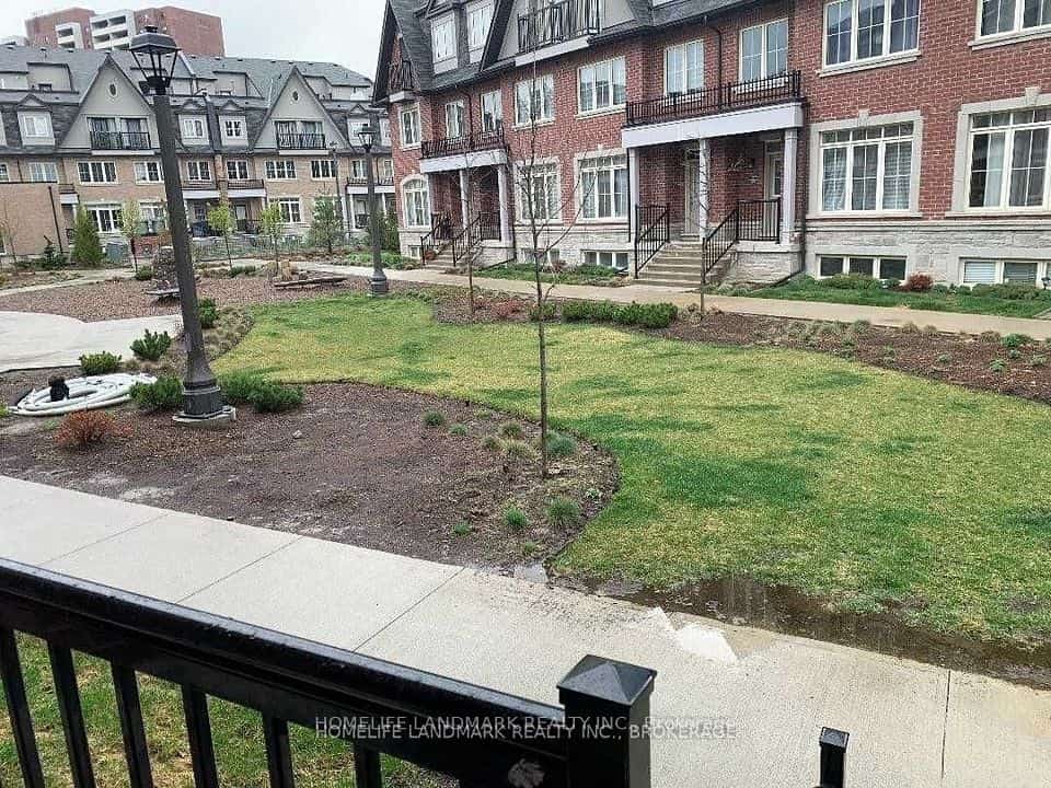 8 Eaton Park Lane #12, Toronto, ON M1W 0A5