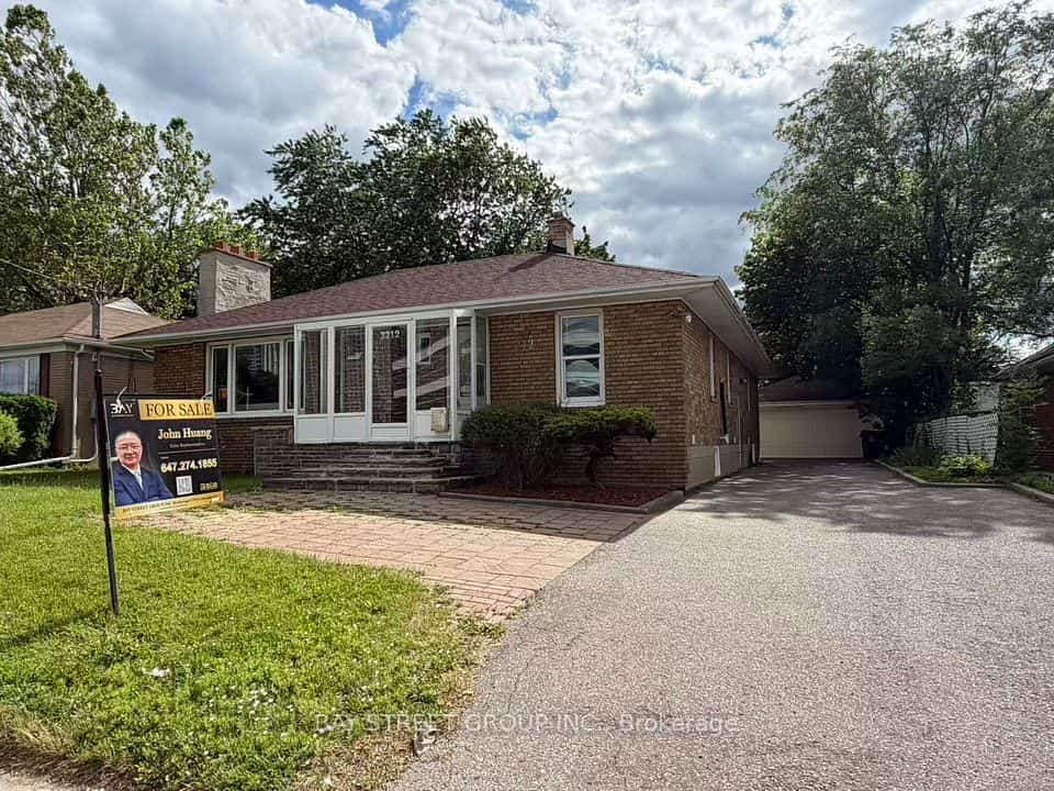 2212 Kennedy Road, Toronto, ON M1T 3G4