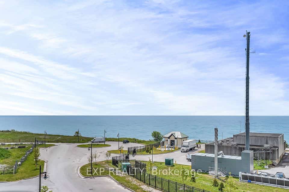 50 Lakebreeze Drive #415, Clarington, ON L1B 0V9